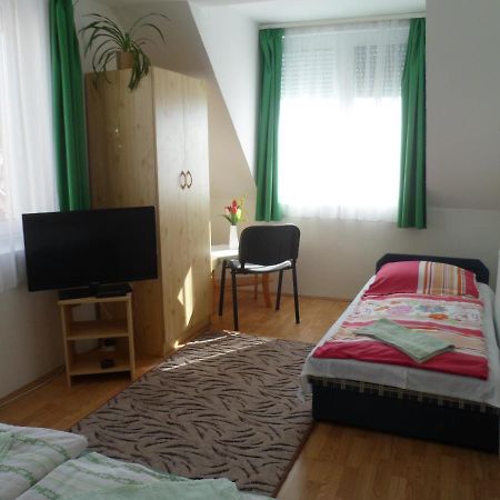 Готель Makai Apartman Гайдусобосло Екстер'єр фото