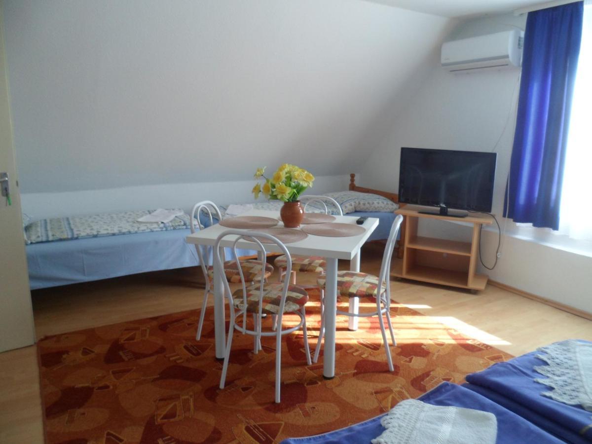 Готель Makai Apartman Гайдусобосло Екстер'єр фото